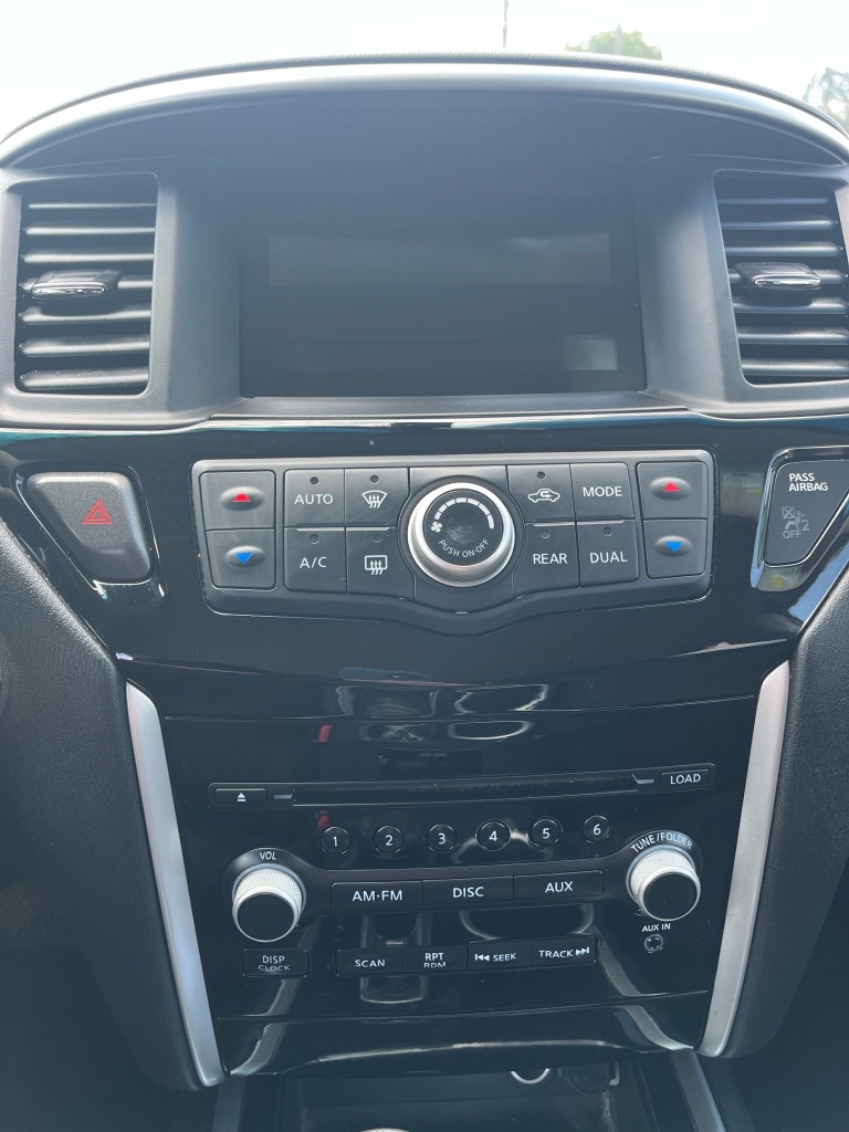 2015 Nissan Pathfinder S photo