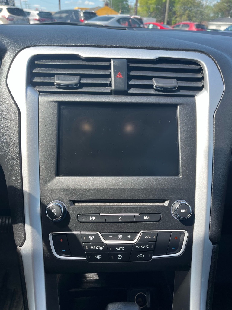 2016 Ford Fusion SE Hybrid photo