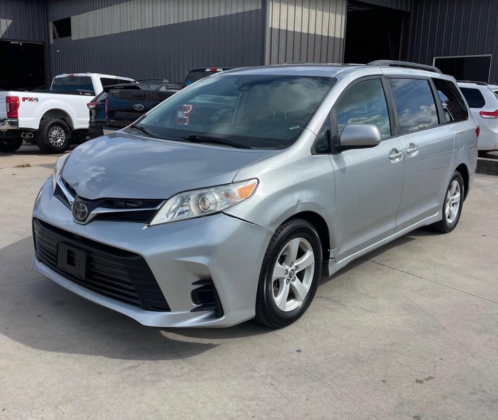 2019 Toyota Sienna - $18,999