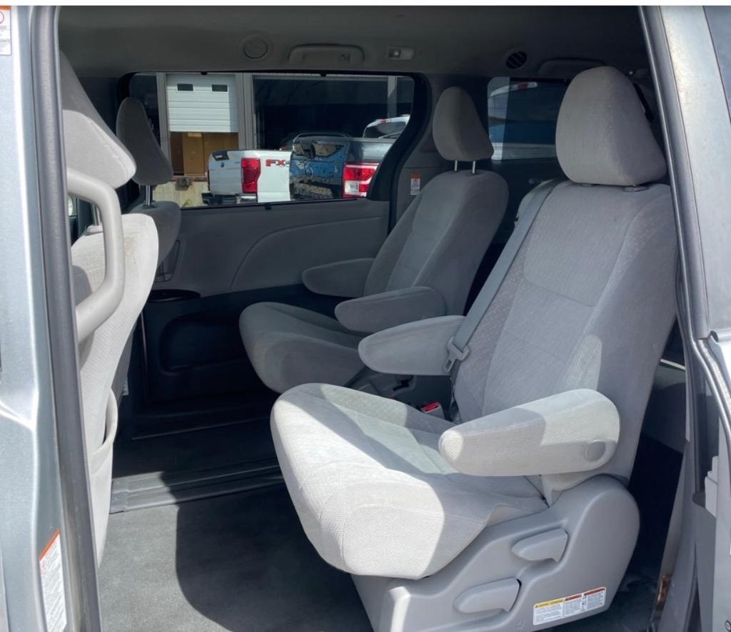 2019 Toyota Sienna - $18,999