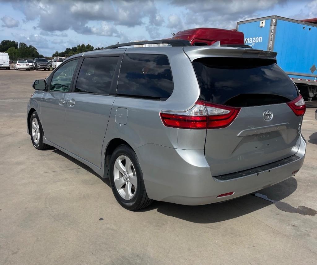 2019 Toyota Sienna - $18,999