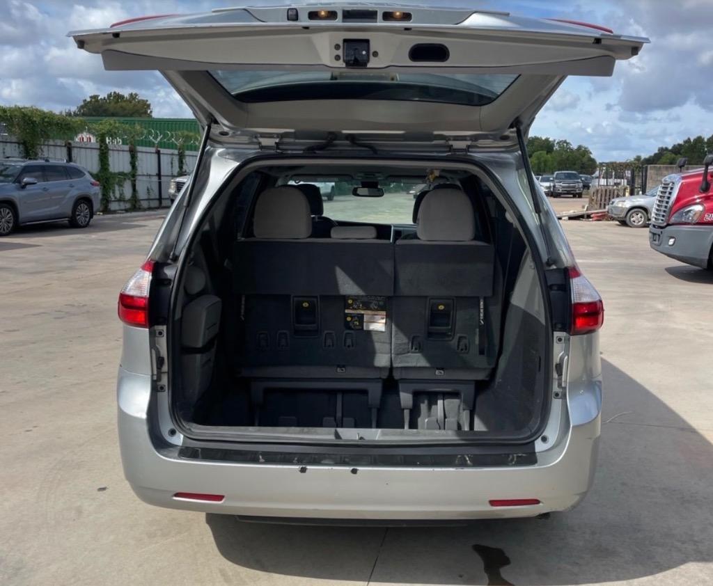 2019 Toyota Sienna - $18,999