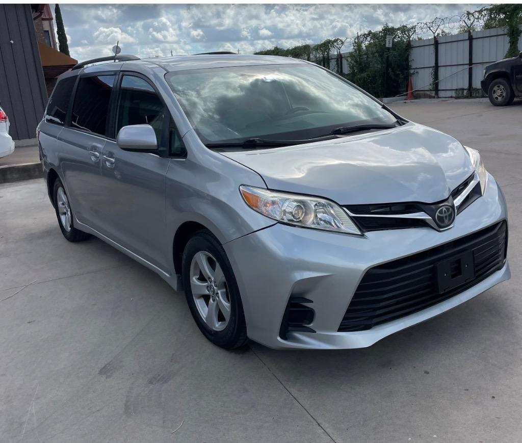 2019 Toyota Sienna - $18,999