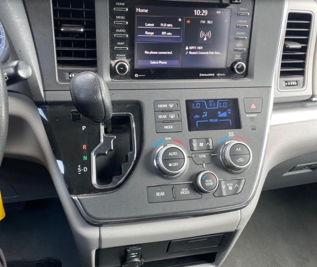 2019 Toyota Sienna - $18,999