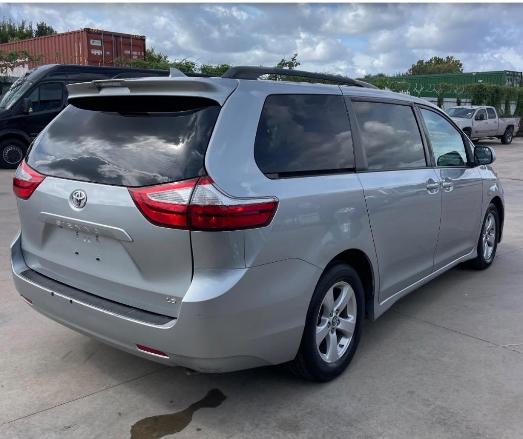 2019 Toyota Sienna - $18,999