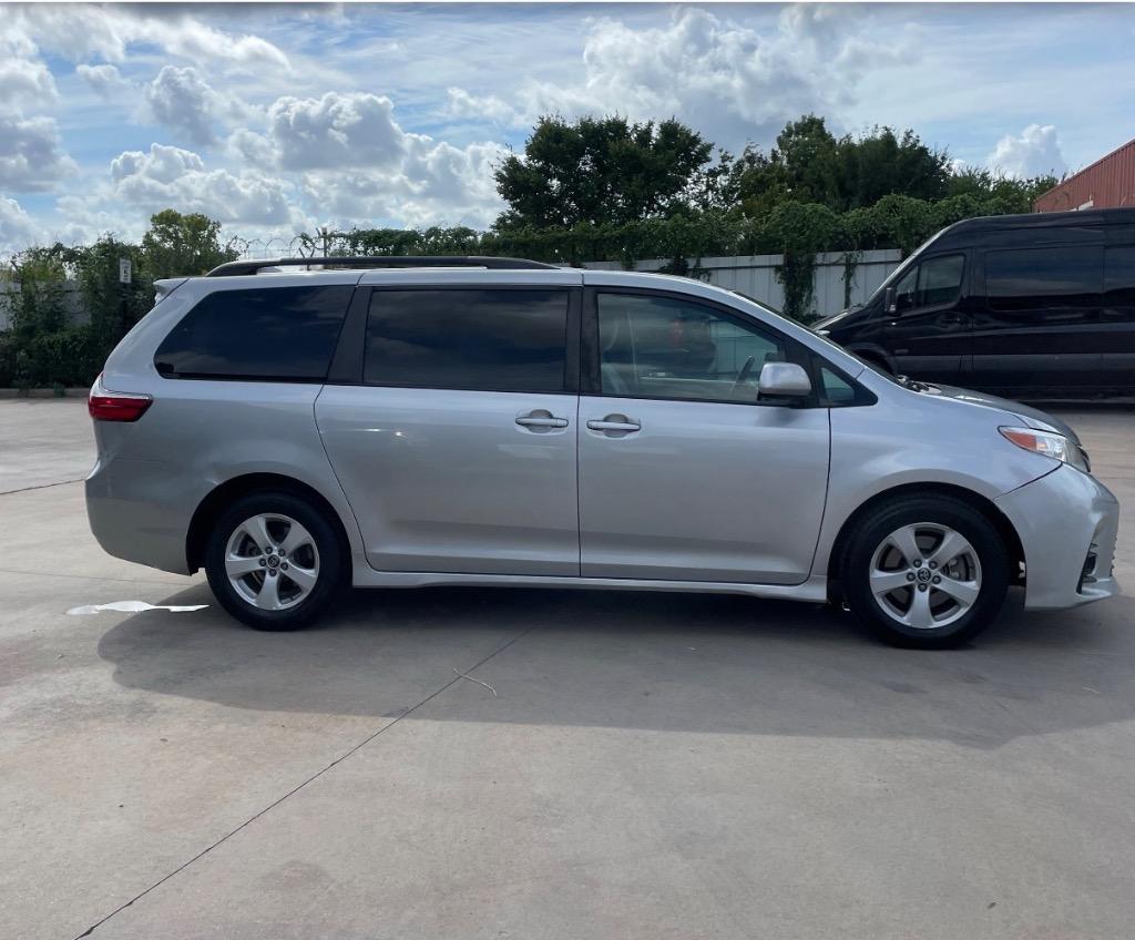 2019 Toyota Sienna - $18,999
