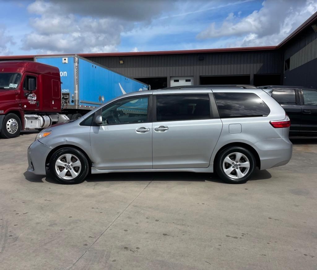 2019 Toyota Sienna - $18,999
