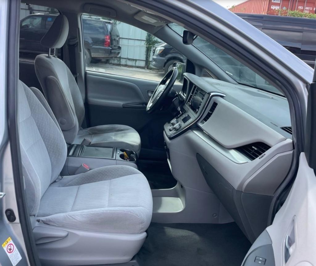 2019 Toyota Sienna - $18,999