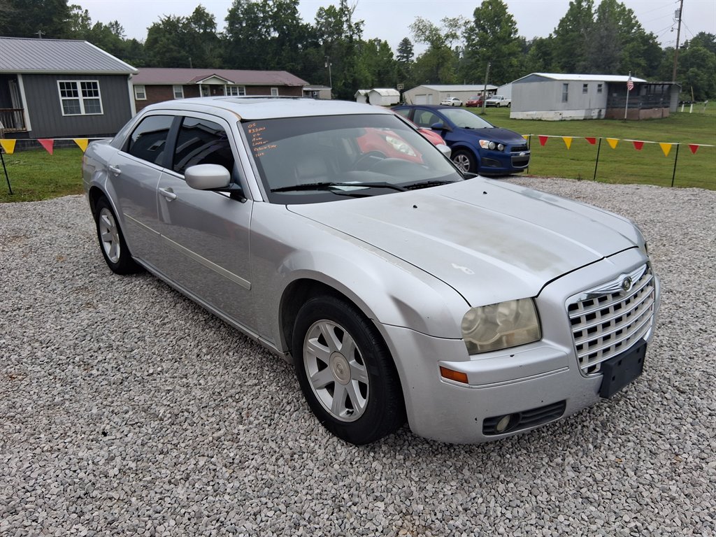 2005 Chrysler 300 - $2,600