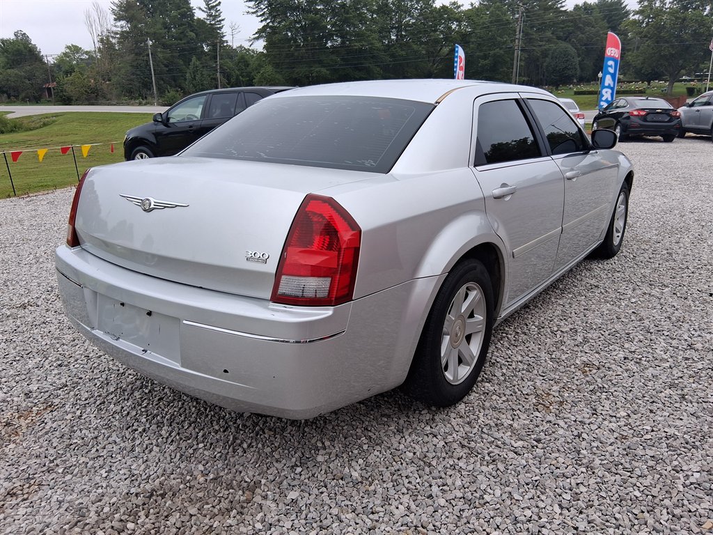 2005 Chrysler 300 - $2,600