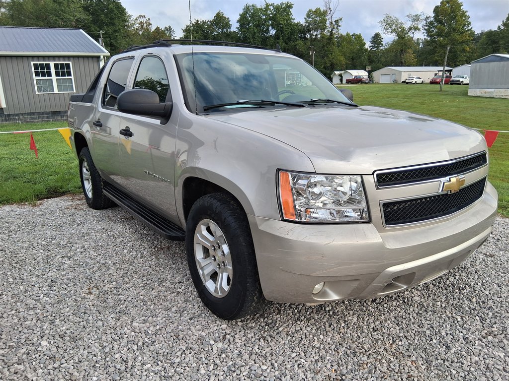 2007 Chevrolet Avalanche - $3,800