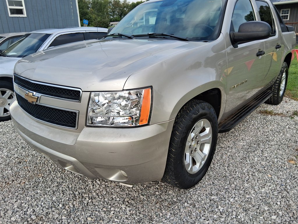2007 Chevrolet Avalanche - $3,800