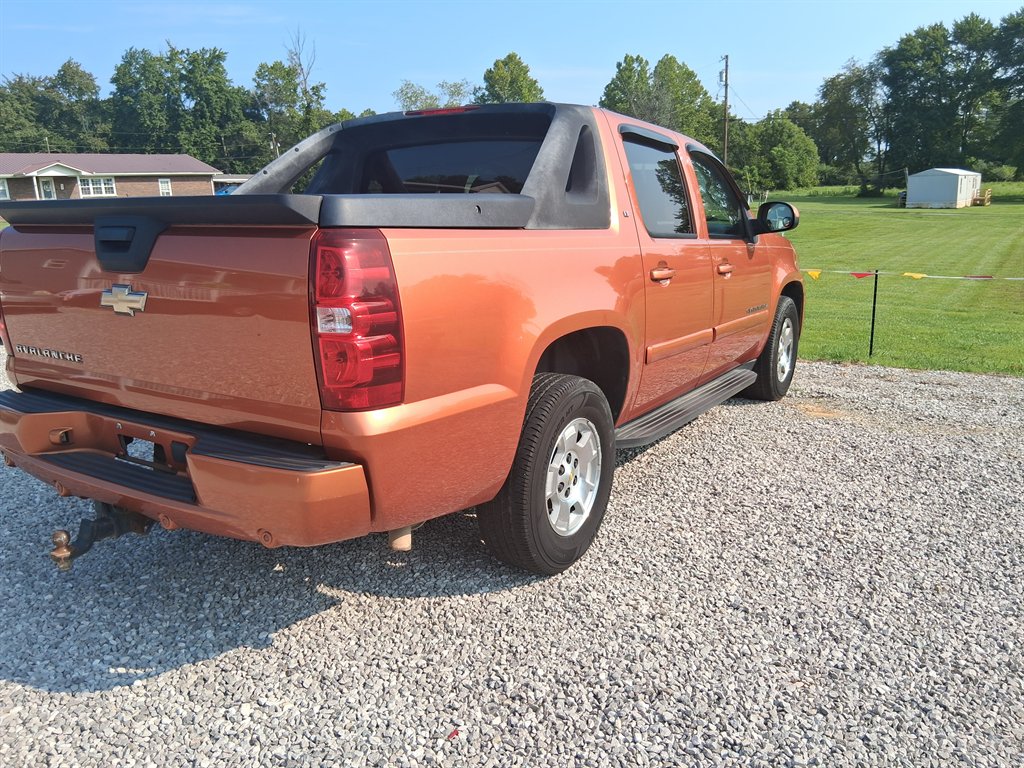 2008 Chevrolet Avalanche - $4,800