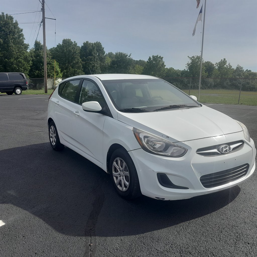 2014 Hyundai Accent GS photo