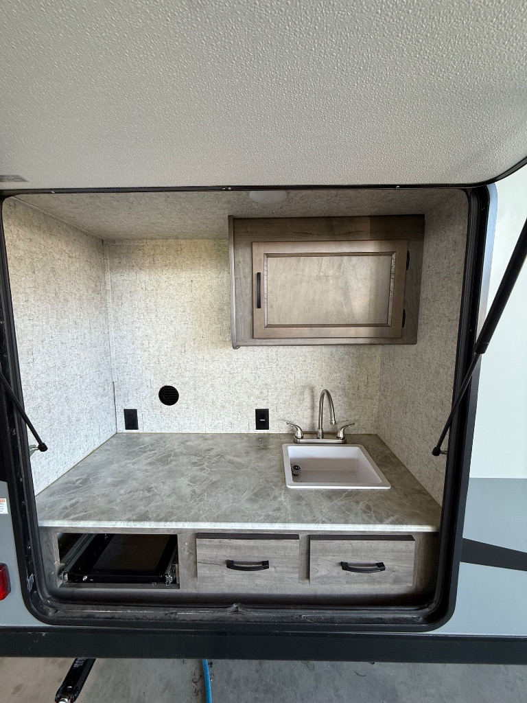 2020 Forest River Coachmen Apex - $15,990