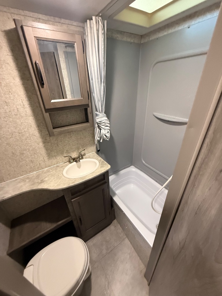2020 Forest River Coachmen Apex - $15,990