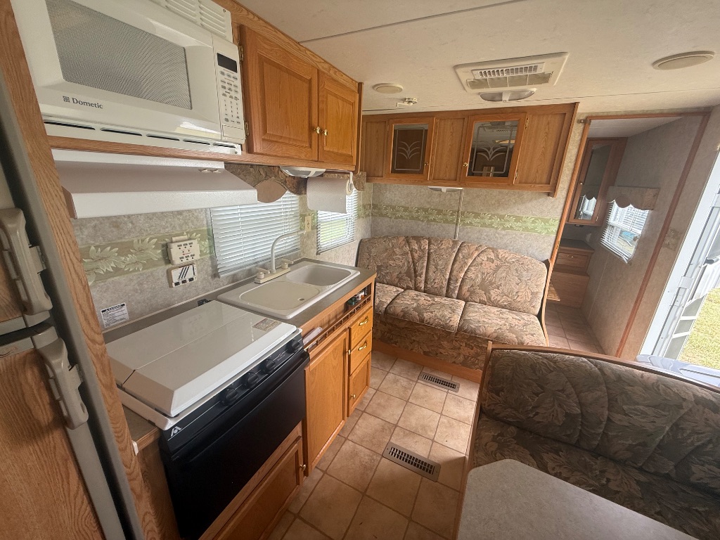 2004 SUNNYBROOK 2406 - $7,990