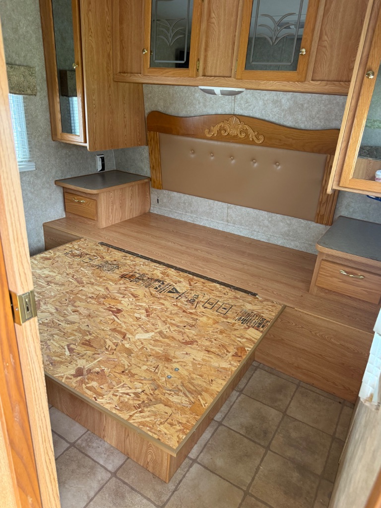 2004 SUNNYBROOK 2406 - $7,990