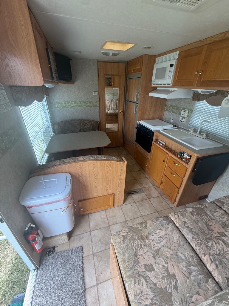 2004 SUNNYBROOK 2406 - $7,990