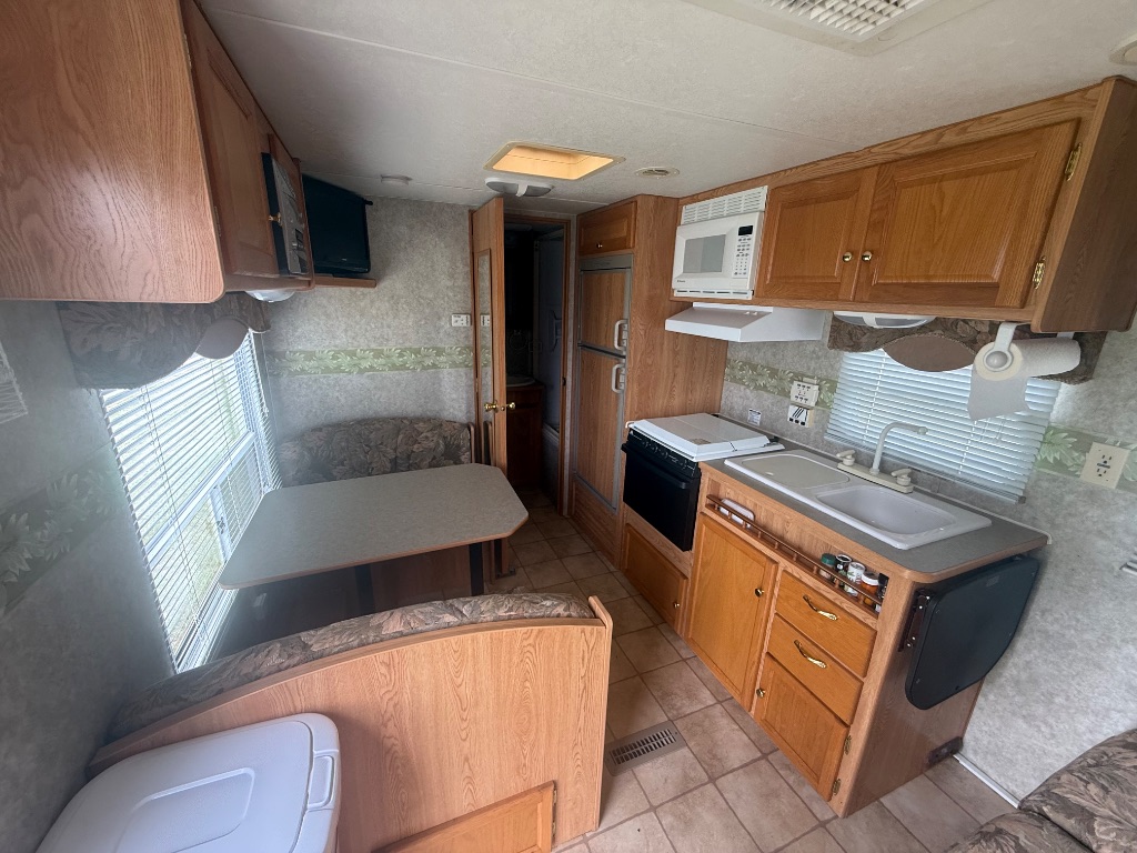 2004 SUNNYBROOK 2406 - $7,990