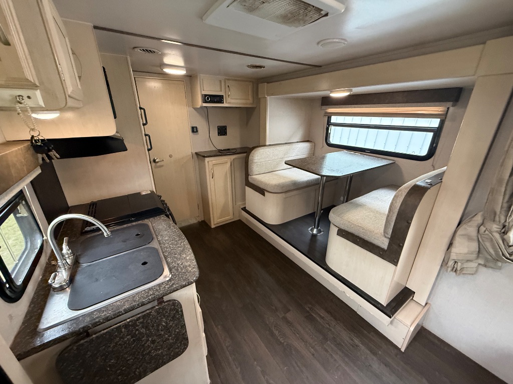 2019 Winnebago Of Indiana Micro Minnie - $11,990
