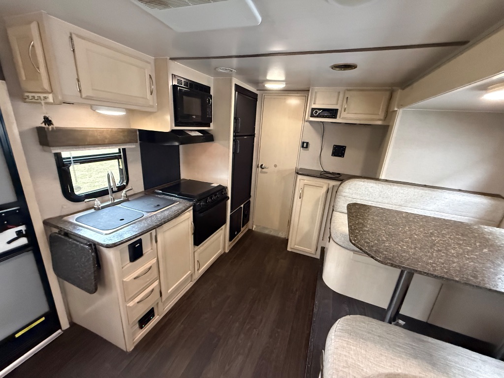 2019 Winnebago Of Indiana Micro Minnie - $11,990