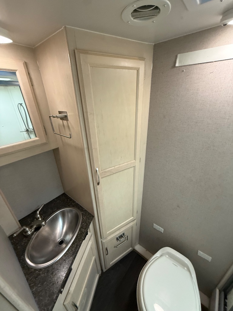 2019 Winnebago Of Indiana Micro Minnie - $11,990
