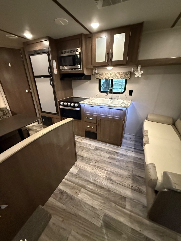 2019 Keystone Keystone - $11,990