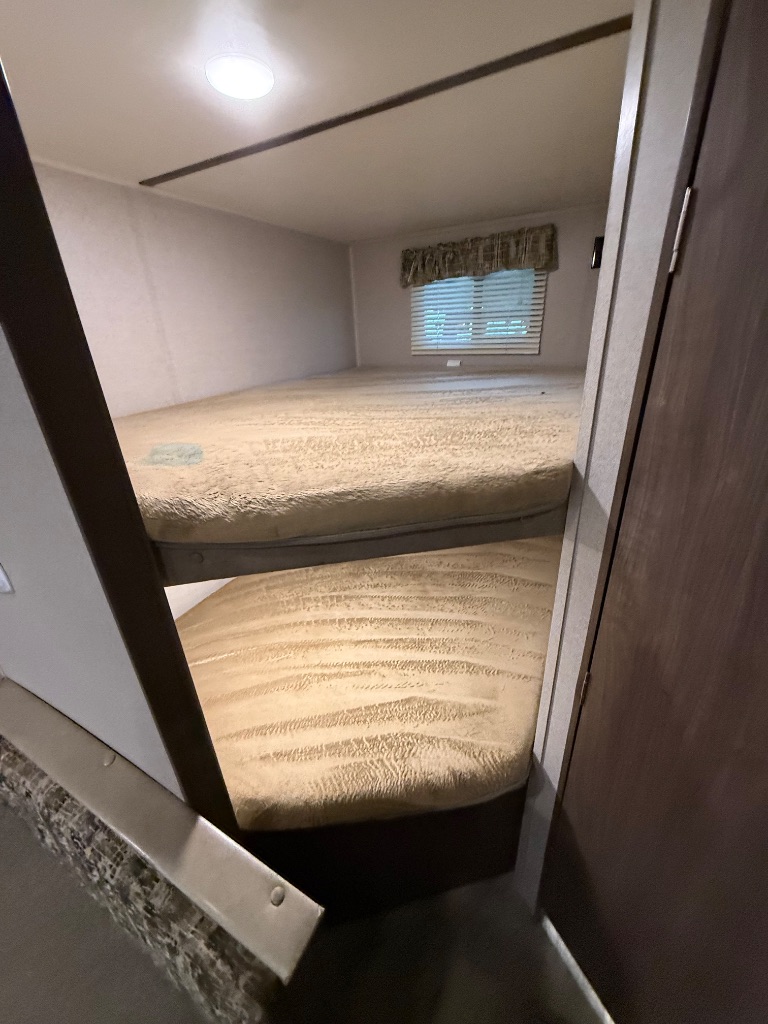 2019 Keystone Keystone - $11,990