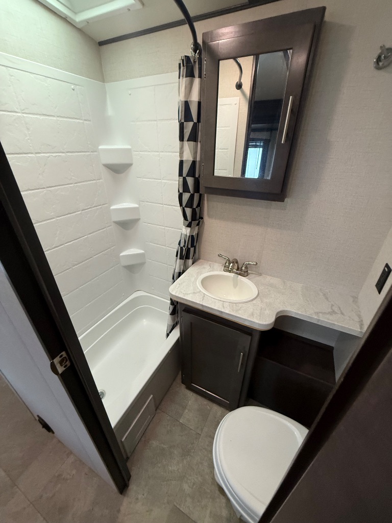 2019 Keystone Keystone - $16,990