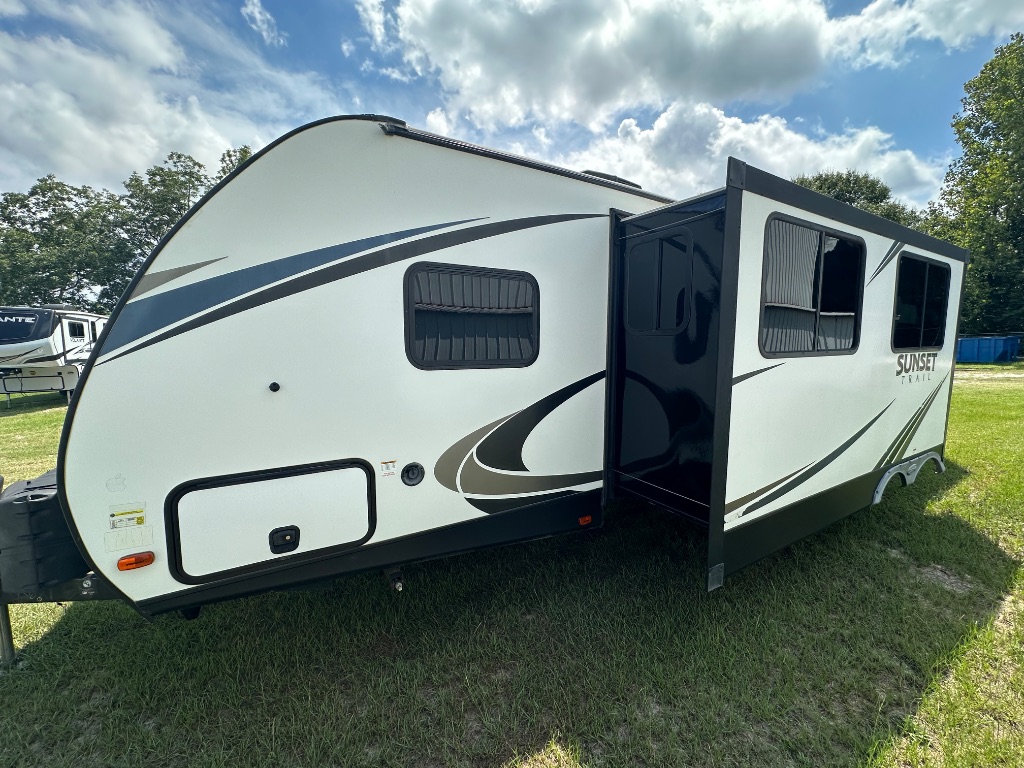 2019 Keystone Keystone - $16,990