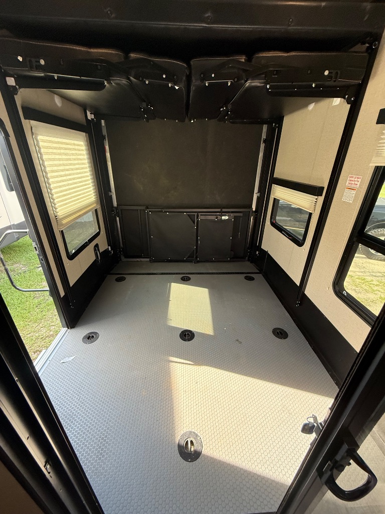 2018 Keystone Keystone - $39,990