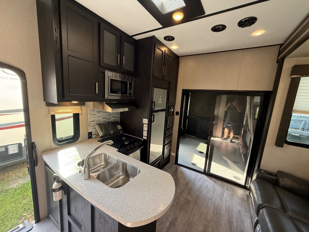 2018 Keystone Keystone - $39,990