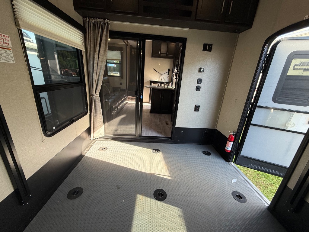 2018 Keystone Keystone - $39,990