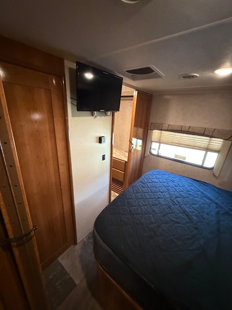 2017 Ford E-450 - $54,990