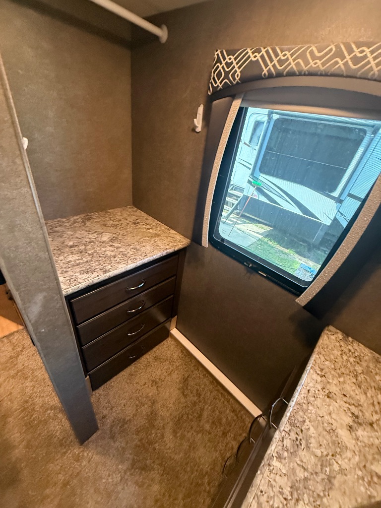 2020 Ford E-450 - $49,990