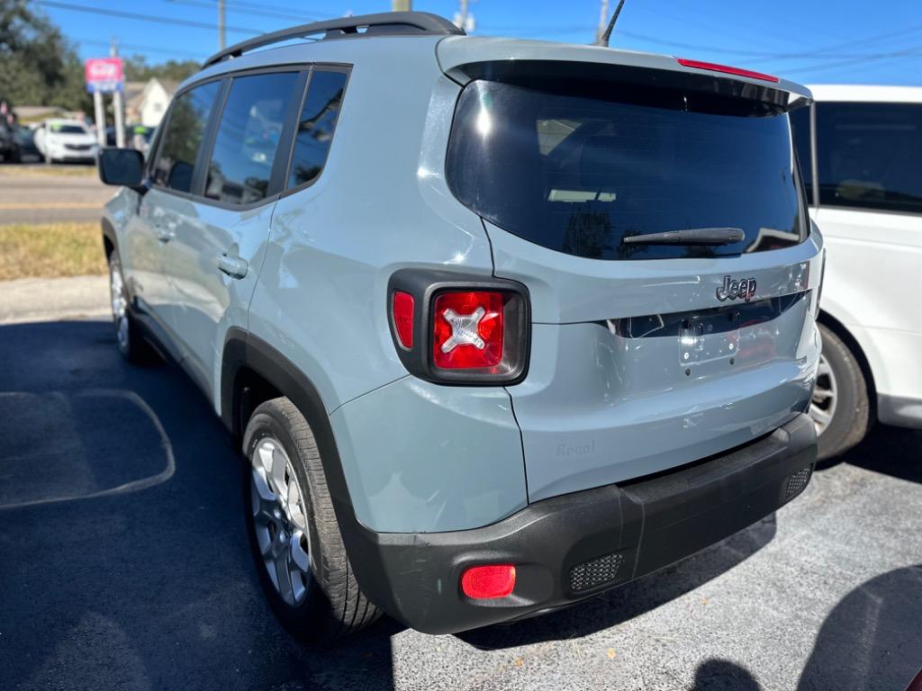 2017 Jeep Renegade Latitude photo