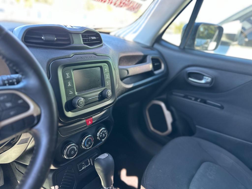 2017 Jeep Renegade Latitude photo
