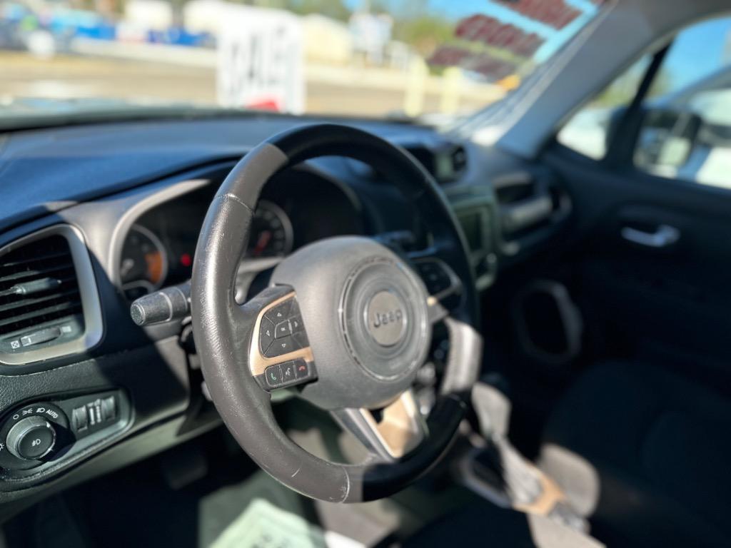 2017 Jeep Renegade Latitude photo