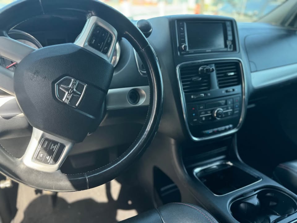2019 Dodge Grand Caravan - $7,995