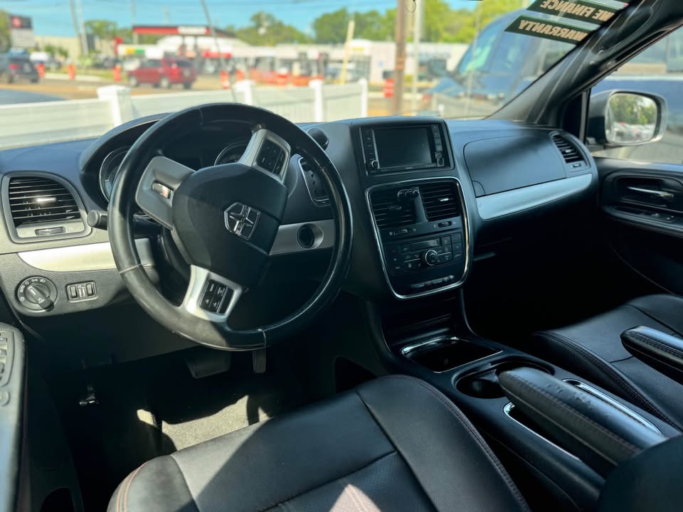 2019 Dodge Grand Caravan - $7,995