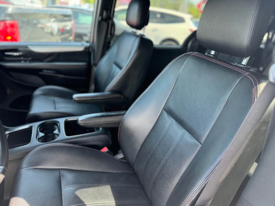 2019 Dodge Grand Caravan - $7,995