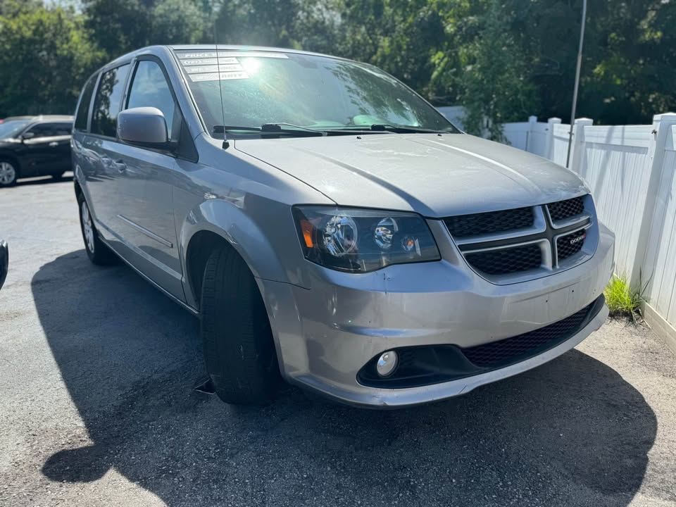 2019 Dodge Grand Caravan - $7,995