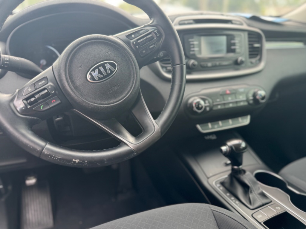 2016 Kia Sorento - $7,995
