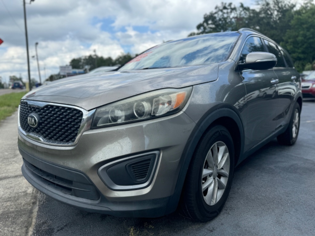 2016 Kia Sorento - $7,995