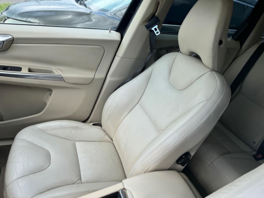 2013 Volvo XC60 - $4,500