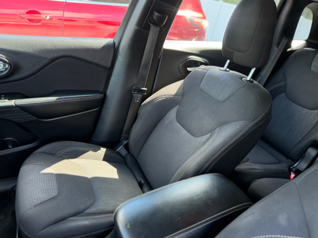 2015 Jeep Cherokee - $5,995
