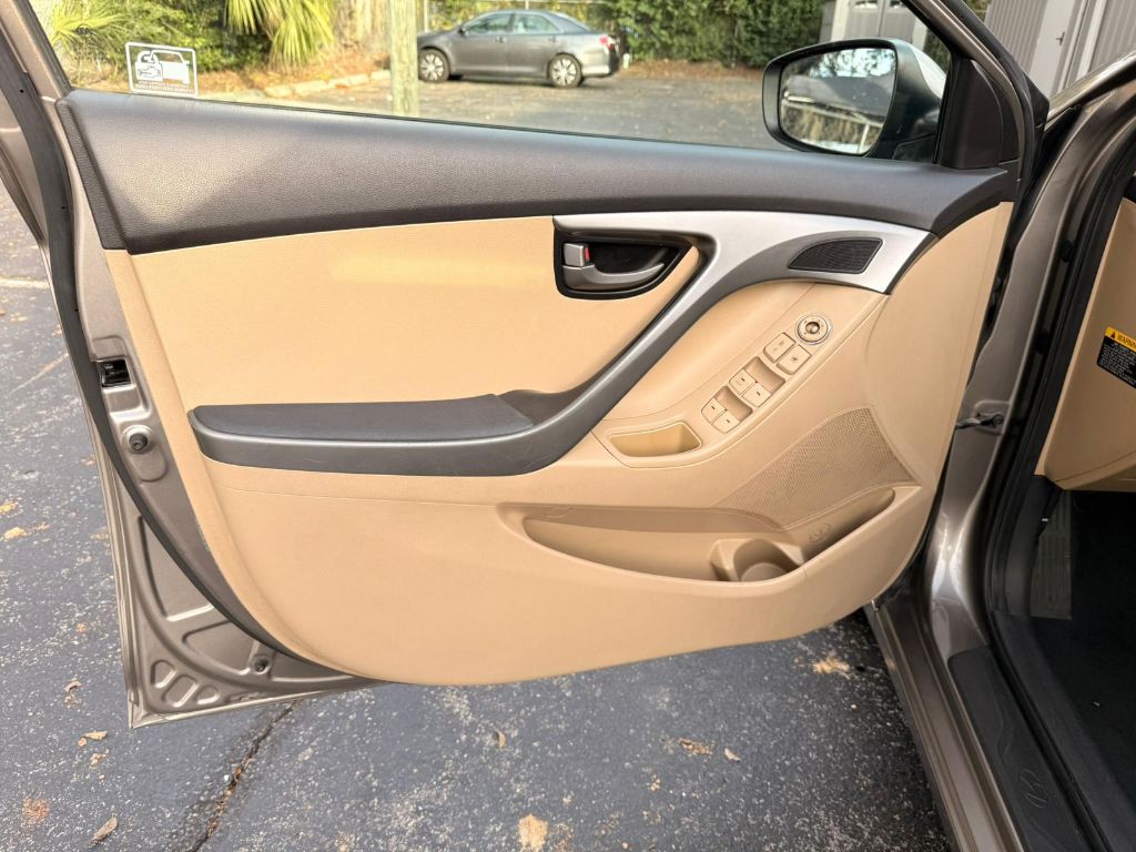 2013 Hyundai Elantra GLS photo