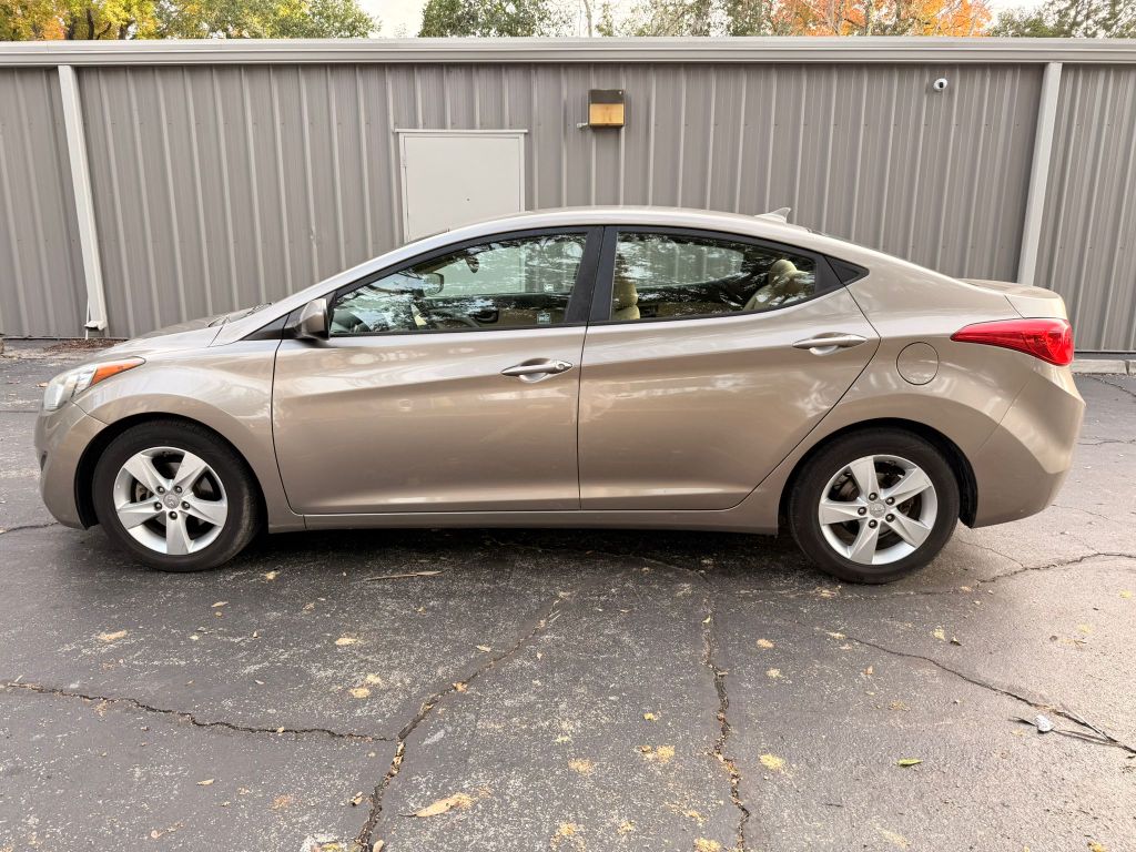 2013 Hyundai Elantra GLS photo