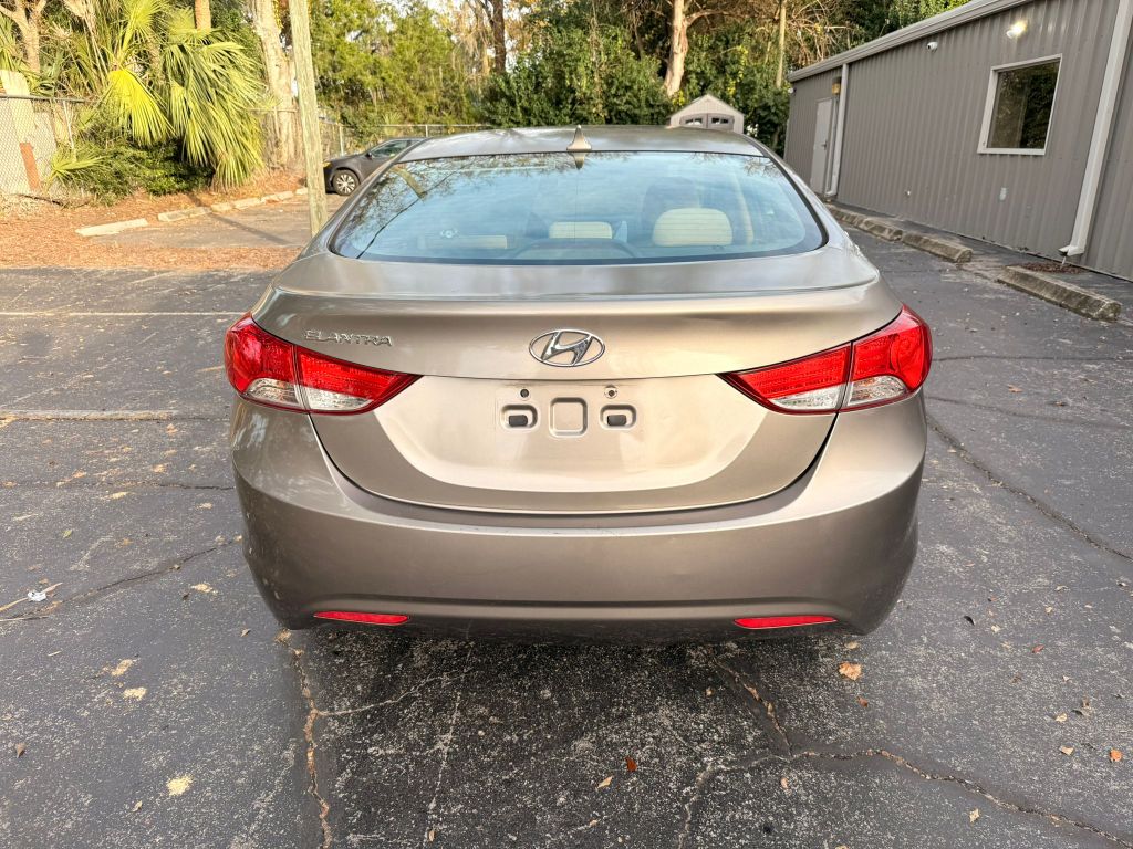 2013 Hyundai Elantra GLS photo
